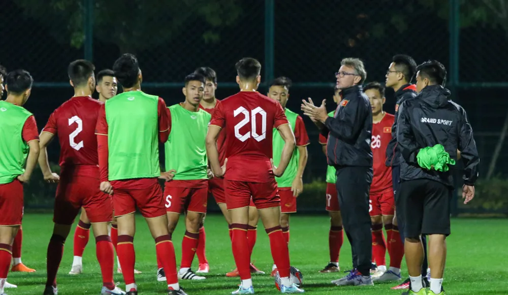 HLV Troussier muốn tăng khả năng phối hợp và tính kết dính giữa các tuyến