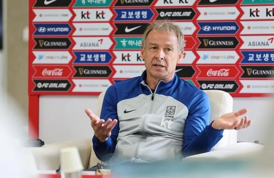 HLV Klinsmann trả lời truyền thông Hàn Quốc vào sáng 9-10 HLV Klinsmann trả lời truyền thông Hàn Quốc vào sáng 9-10