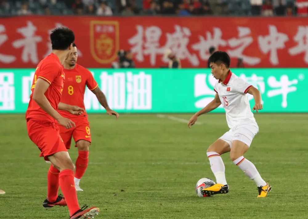 Chiếc áo đội tuyển quốc gia vẫn còn &quot;rộng&quot; so với Đình Bắc