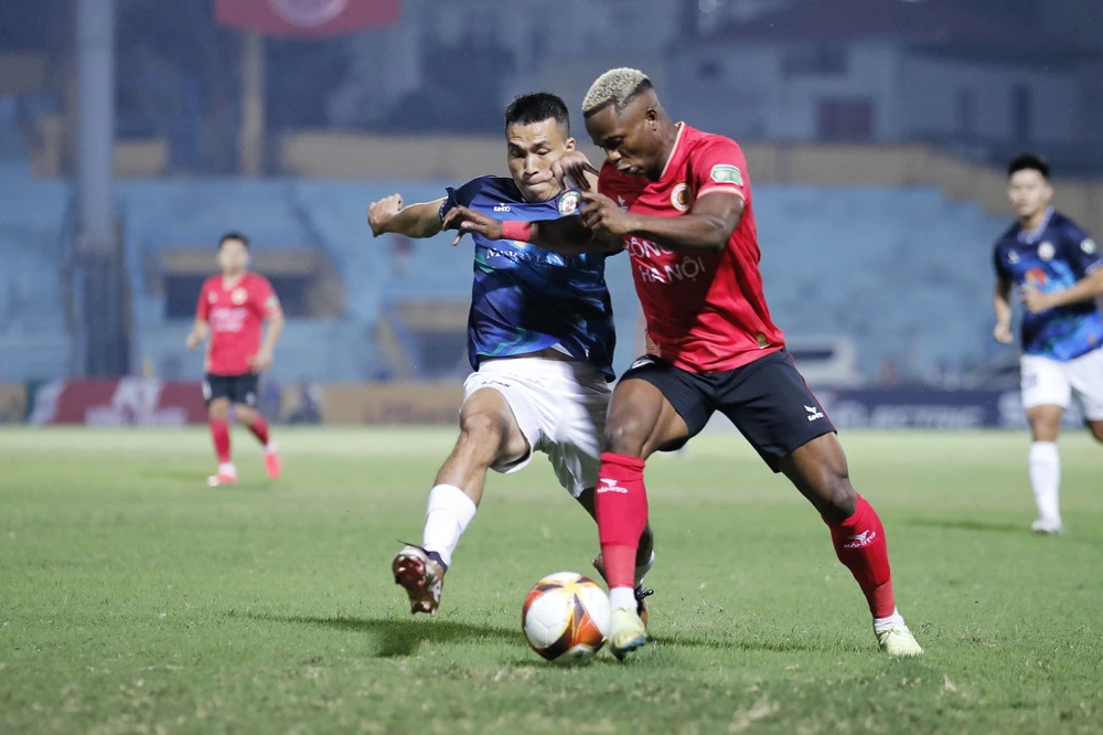 Công an Hà Nội gặp nhiều khó khăn trước Quy Nhơn Bình Định ở trận ra quân V-League 2023-24. ẢNH: MINH HOÀNG 