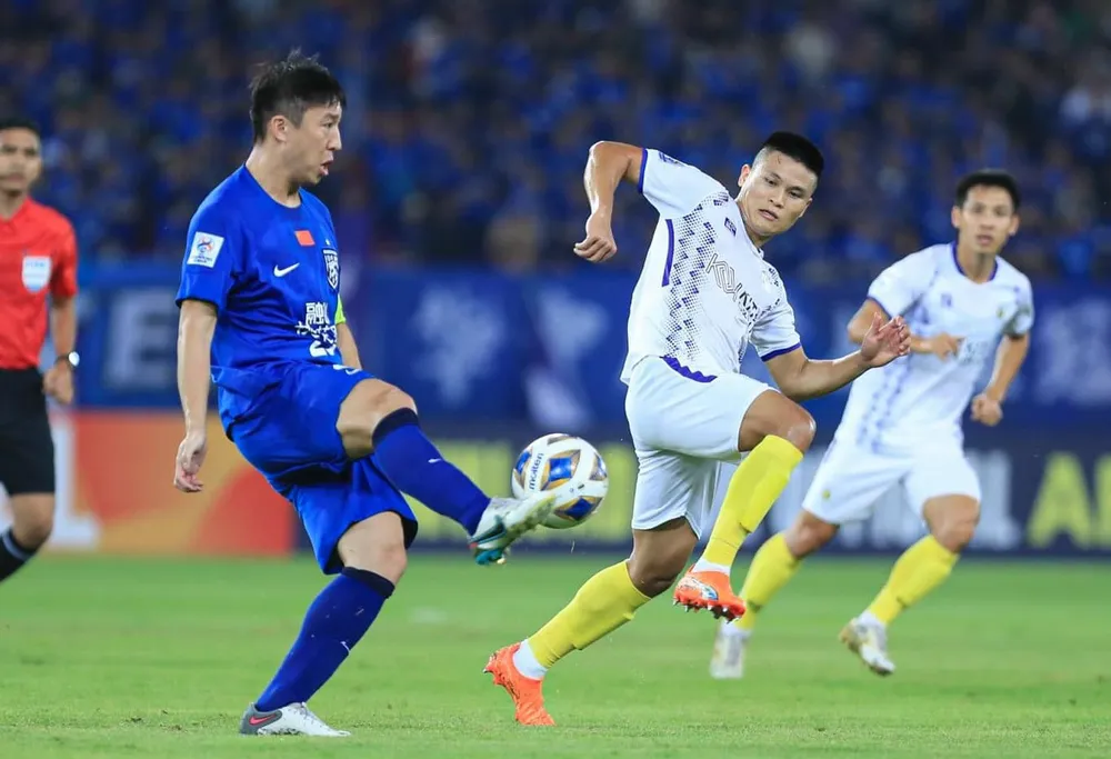 Tiền đạo Tuấn Hải ghi bàn thắng danh dự cho Hà Nội FC. ẢNH: MINH DÂN Tiền đạo Tuấn Hải ghi bàn thắng danh dự cho Hà Nội FC. ẢNH: MINH DÂN