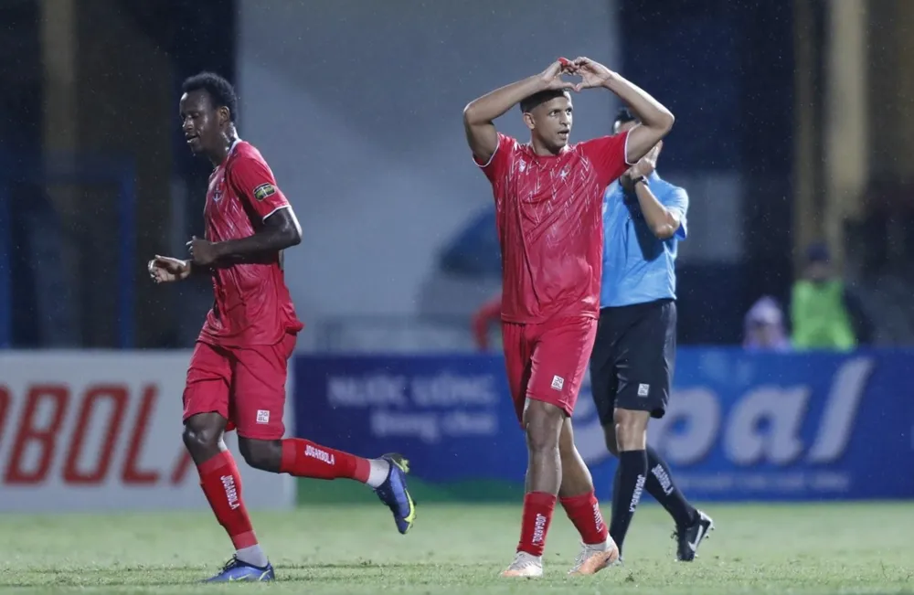 Một ngày thi đấu sáng chói của Lucao với hat-trick bàn thắng. ẢNH: MINH HOÀNG
