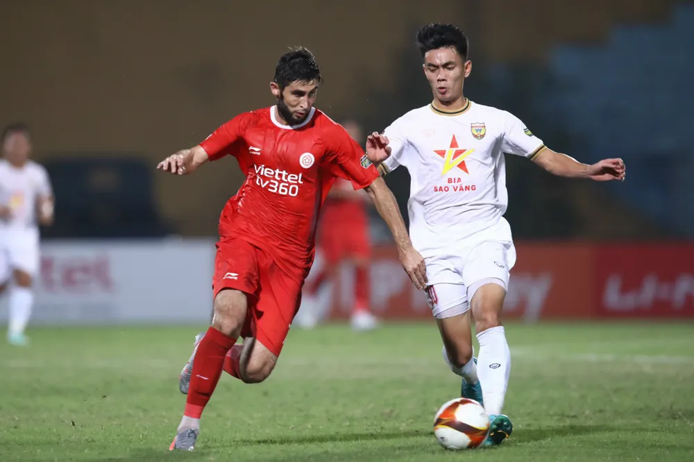 Viettel FC gặp nhiều khó khăn trước Hà Tĩnh. ẢNH: MINH HOÀNG