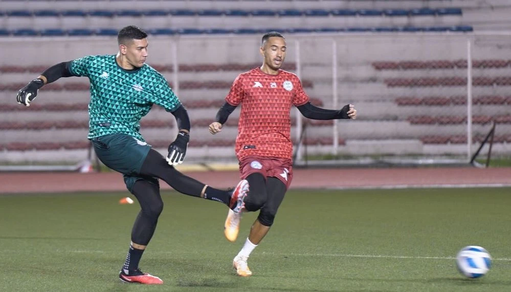 Thủ môn Neil Etheridge có mặt trong buổi tập đầu tiên của Philippines chuẩn bị cho trận gặp đội tuyển Việt Nam. ẢNH: PFF 