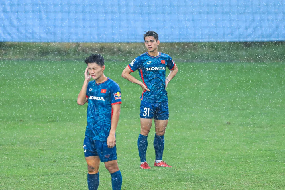 Khuất Văn Khang (31) là số ít cầu thủ U23 Việt Nam thể hiện được năng lực ở đội tuyển Việt Nam. ẢNH: MINH HOÀNG