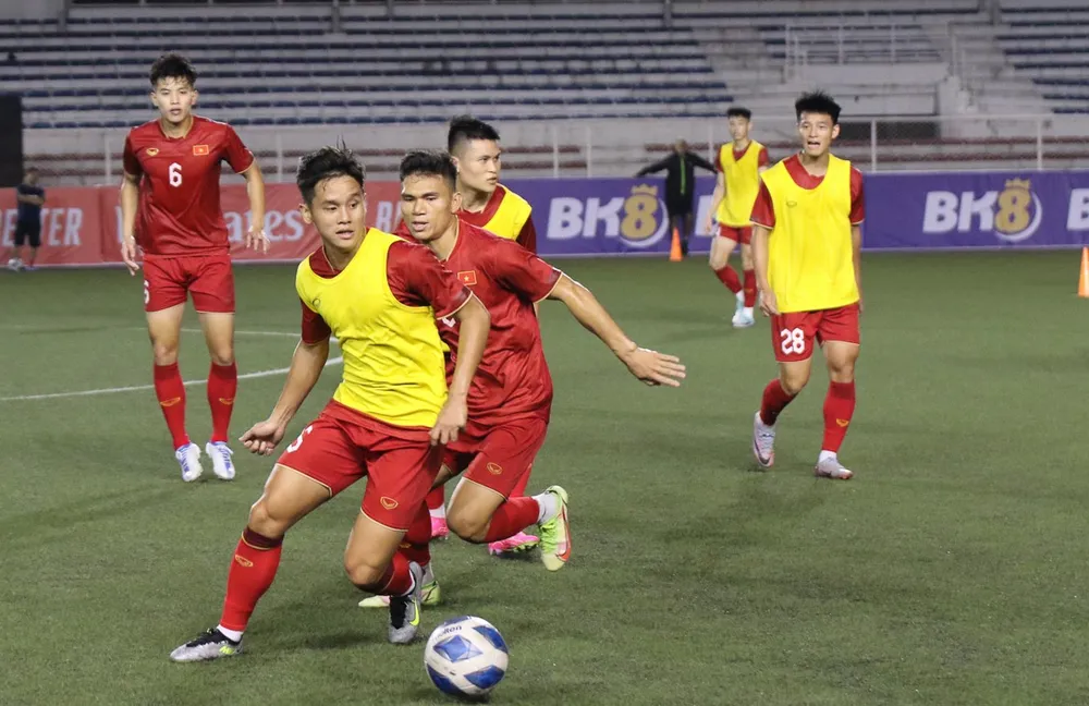 Đội tuyển Việt Nam tập luyện buổi cuối cùng trên sân Rizal Memorial.