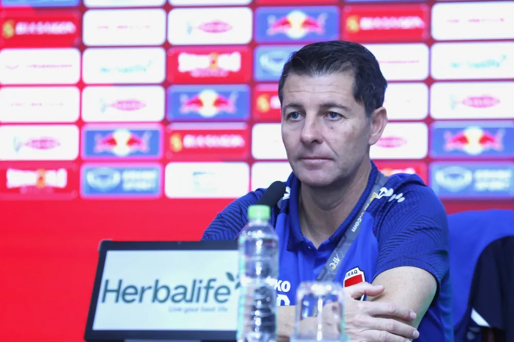 HLV Jesus Casas thừa nhận các cầu thủ Iraq gặp nhiều khó khăn khi gặp đội tuyển Việt Nam. ẢNH: MINH HOÀNG 