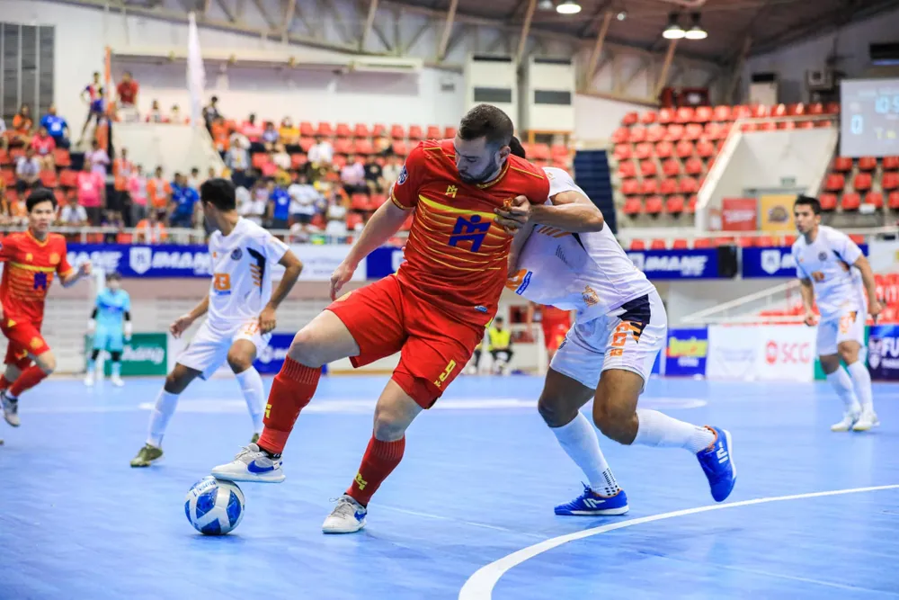 Chân sút Thiago Gouvea đầy vạm vỡ của Thammasat Statilion