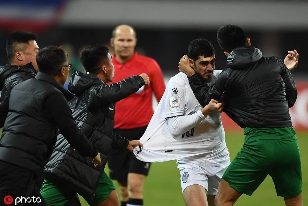 AFC ra án phạt với các thành viên của Zhejiang FC (Trung Quốc) và Buriram United (Thái Lan) tham gia đánh nhau ở AFC Champions League 2023-24. 