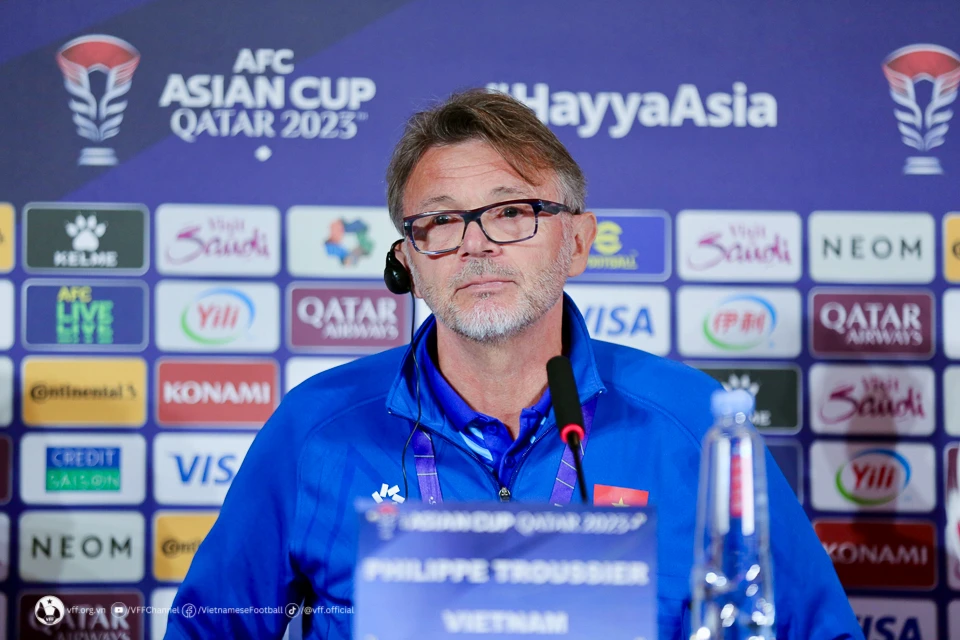 HLV Troussier hài lòng về màn trình diễn của các tuyển Việt Nam ở trận ra quân Asian Cup 2023. Ảnh: THANH ĐÌNH