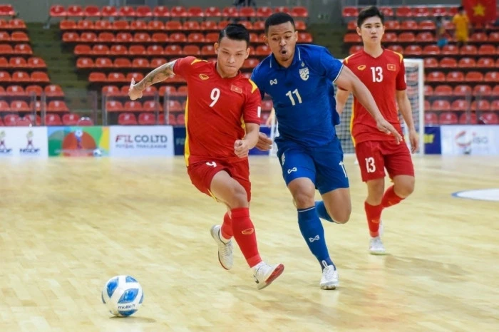 Chân sút Osamanmusa (số 11) là một trong những mối đe dọa của đội tuyển futsal Việt Nam. ẢNH: ANH TRẦN 