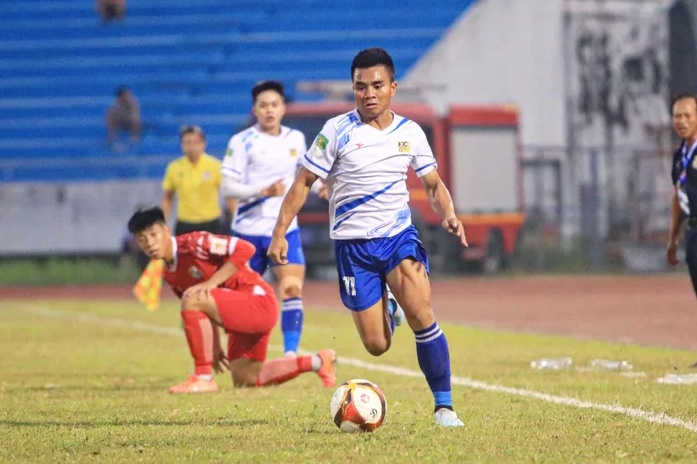 Hồ Thanh Minh được cho đến Hà Nội FC, nhưng lại còn hợp đồng đào tạo trẻ với Huế đến tháng 2-2025. 430875198_754689059964894_2175506183529217299_n.jpg