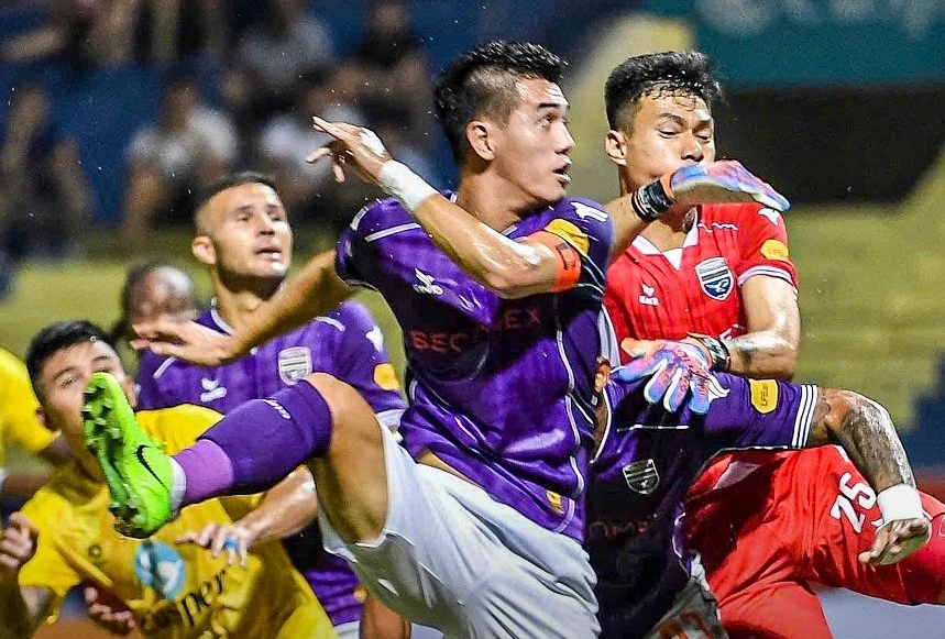 Cú đúp bàn thắng của Tiến Linh mang về chiến thắng cho B.Bình Dương ở trận ra quân V-League 2024-2025. ẢNH: MINH HOÀNG 