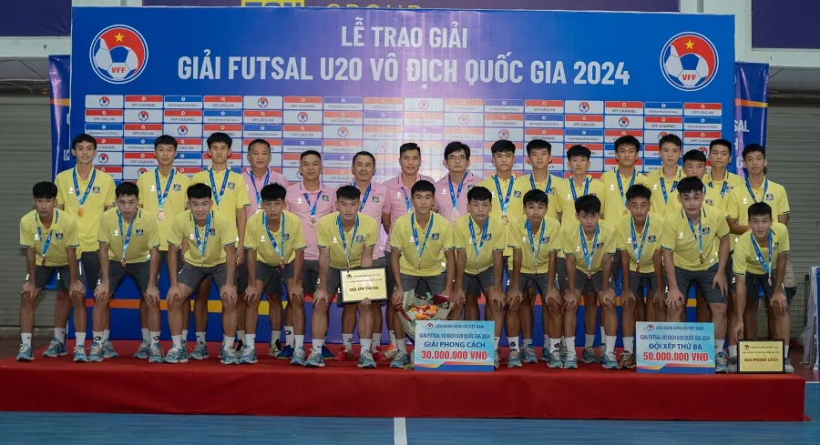U20 Thái Sơn Nam TPHCM đoạt hạng ba tại Giải Futsal U20 quốc gia 2024. NQK05317.jpg