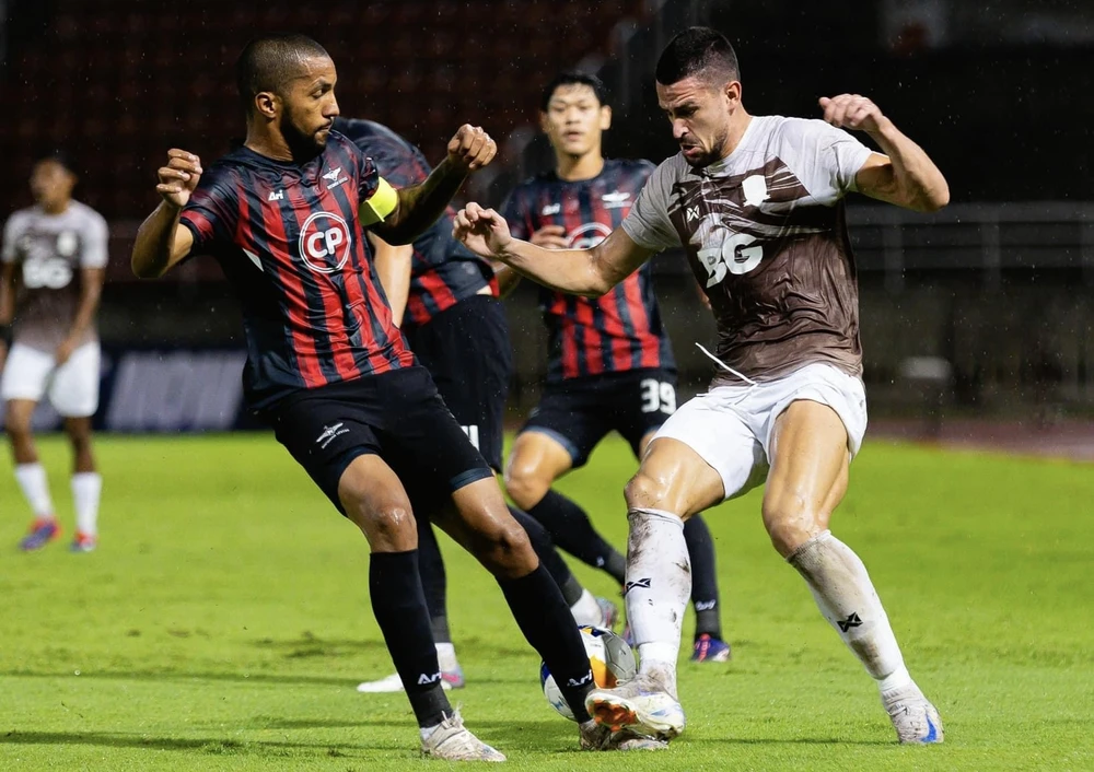 Bangkok Utd (áo đen đỏ) giành chiến thắng ở trận ra quân AFC Champions League Two 2024-2025. 