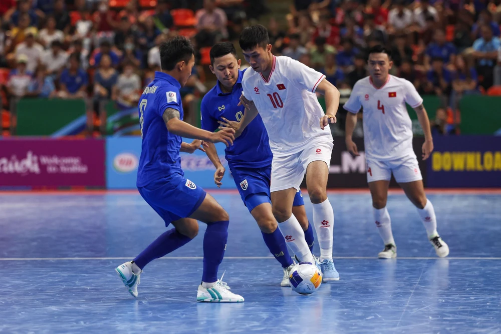 Thịnh Phát cùng các tuyển thủ futsal Việt Nam gặp lại Thái lan ở sân chơi Đông Nam Á. 