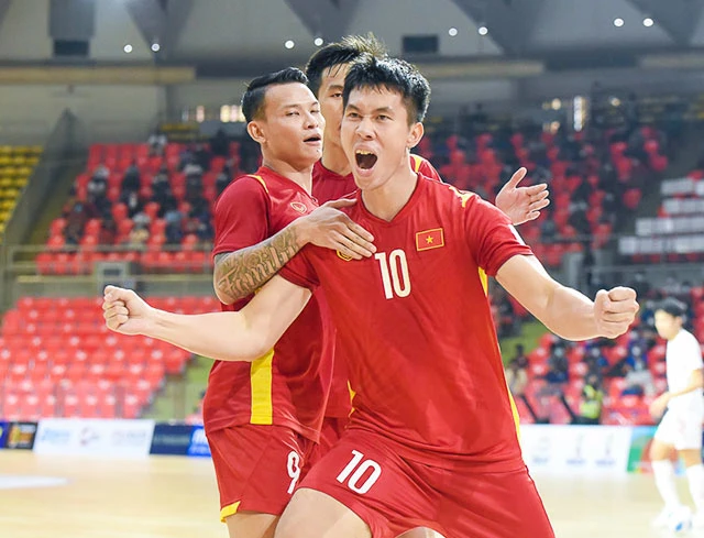 Nguyễn Thịnh Phát có lần đầu tiên vào danh sách rút gọn tốp 5 Quả bóng vàng futsal Việt Nam. 