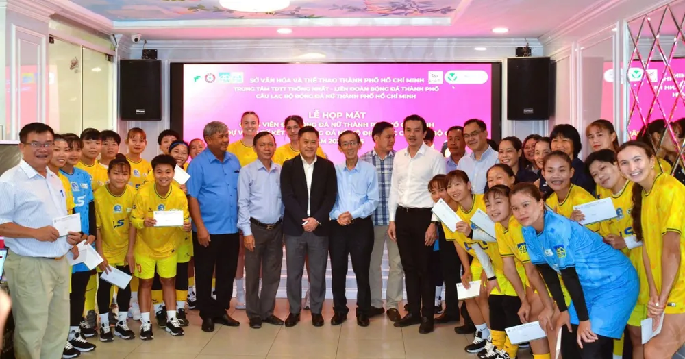 Đại diện lãnh đạo TPHCM tổ chức gặp mặt, động viên CLB nữ TPHCM trước khi tham dự vòng tứ kết Cúp các CLB nữ châu Á 2024-2025 tại TPHCM 485876678_548579641585581_1817731305732118987_n.jpg