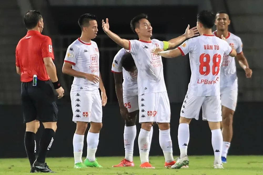 Đội trưởng Triệu Việt Hưng ăn mừng bàn thắng mở điểm cho Hải Phòng. ẢNH: VPF