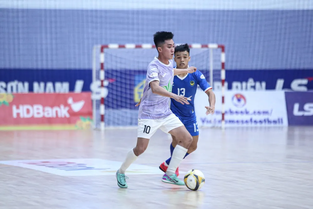 Cầu thủ Trần Gia Huy vừa tham dự giải futsal lẫn sân 7 thuộc hệ thống VĐQG. IMG_0077.jpeg