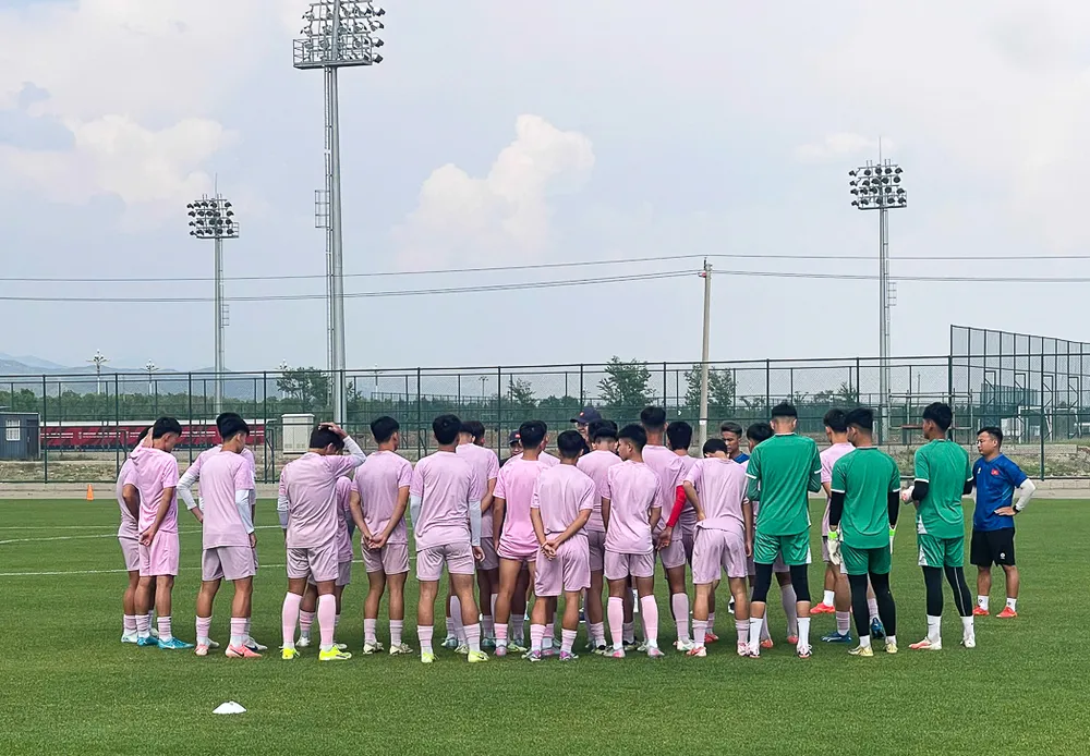U16 Việt Nam tập buổi đầu tiên tại Nội Mông (Trung Quốc). ẢNH: NHẬT ĐOÀN