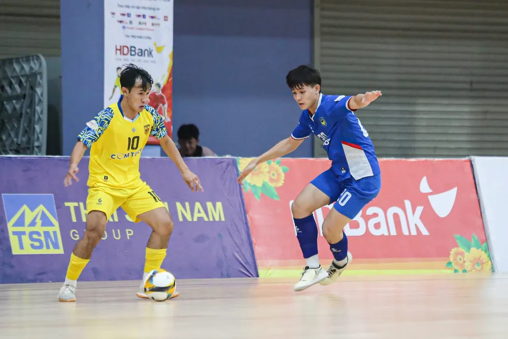 Sài Gòn Titans và Sahako FC tạo ra màn rượt đuổi về tỷ số hấp dẫn. ẢNH: ANH TRẦN IMG_0351.jpeg