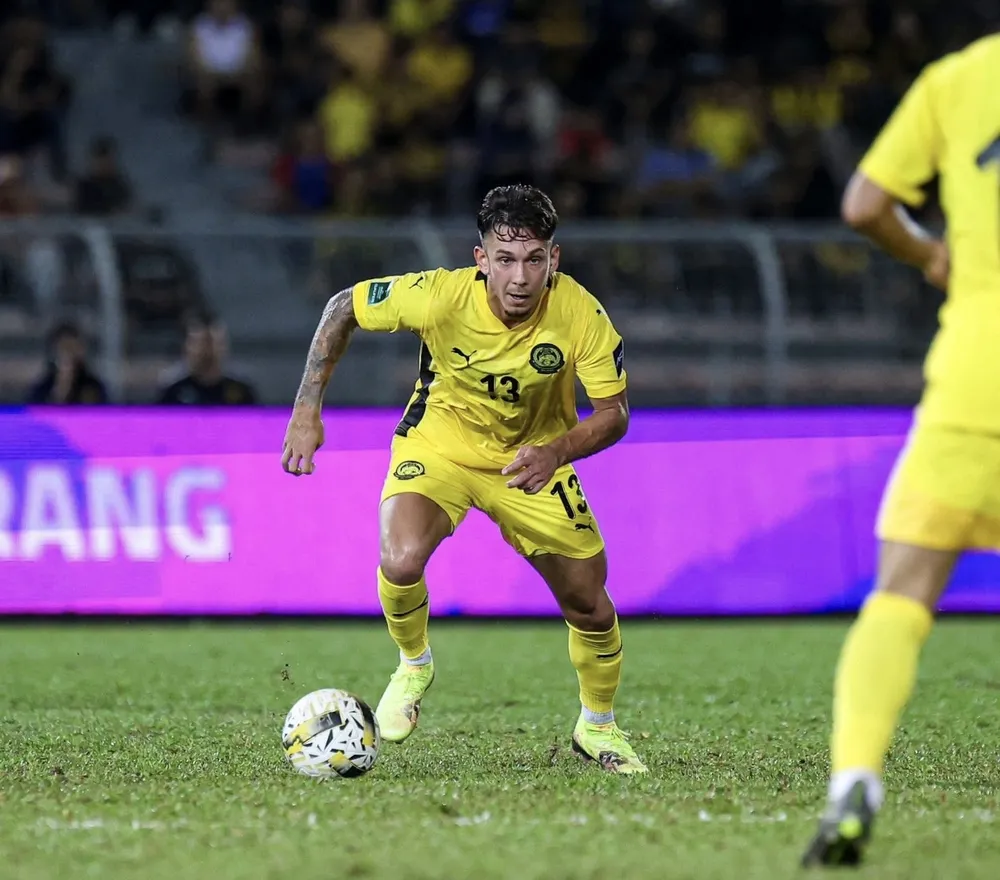 Hậu vệ Gabriel Palmero có trận ra mắt trong màu áo của đội tuyển Malaysia 2.jpg