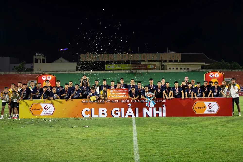Hà Nội FC đoạt vị trí á quân tại V-League 2024-2025. IMG_1919.jpeg