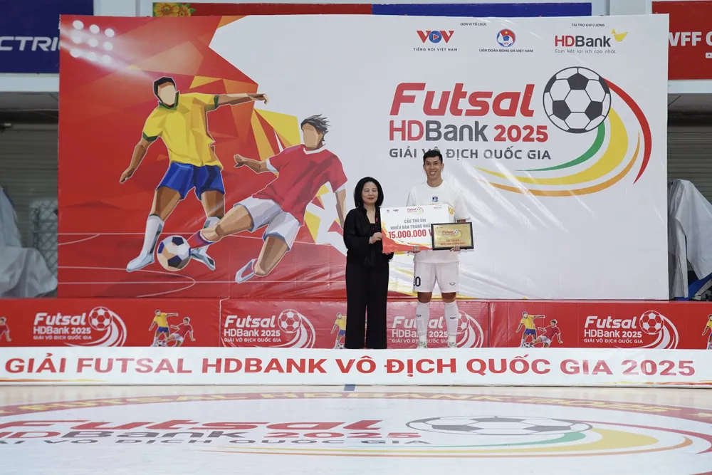 Đương kim Quả bóng vàng Nguyễn Thịnh Phát bảo vệ thành công danh hiệu Vua phá lưới NQK08720.jpeg