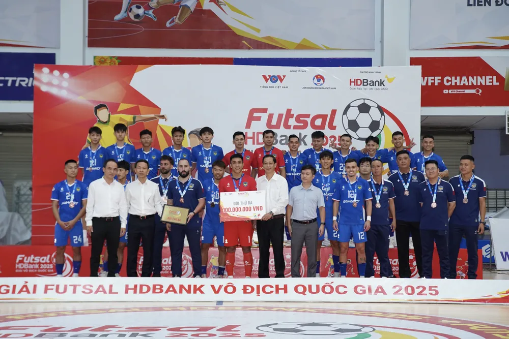 Sahako FC giành huy chương đồng NQK08762.jpeg