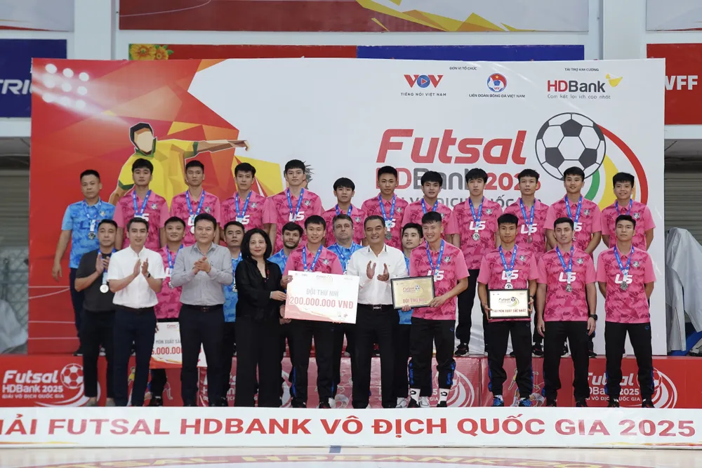 Thái Sơn Bắc đoạt vị trí á quân NQK08779.jpeg