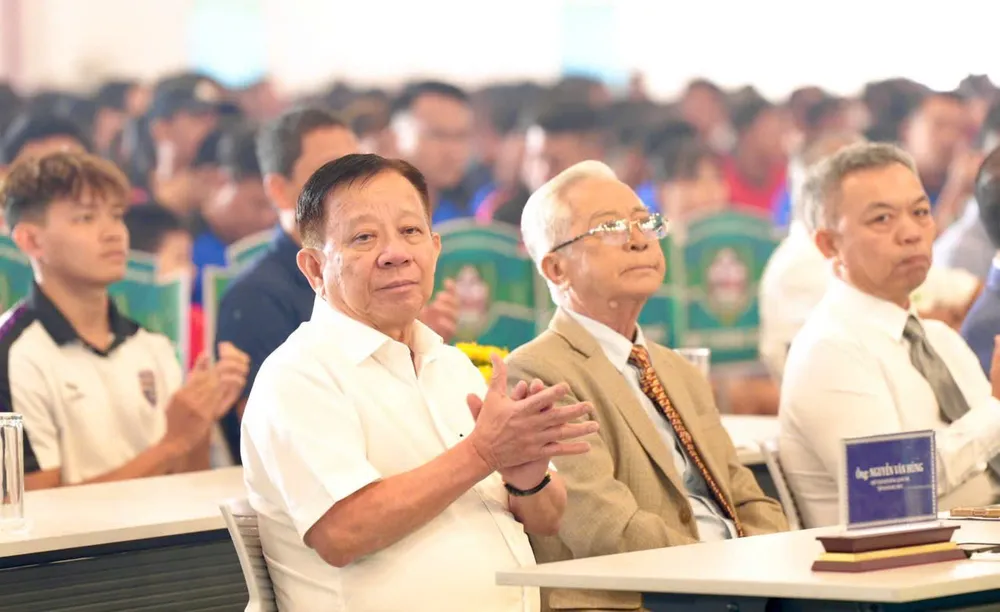 Lãnh đạo Tập đoàn Becamex luôn dành sự quan tâm đặc biệt từ bóng đá chuyên nghiệp đến phong trào IMG_2227.jpeg