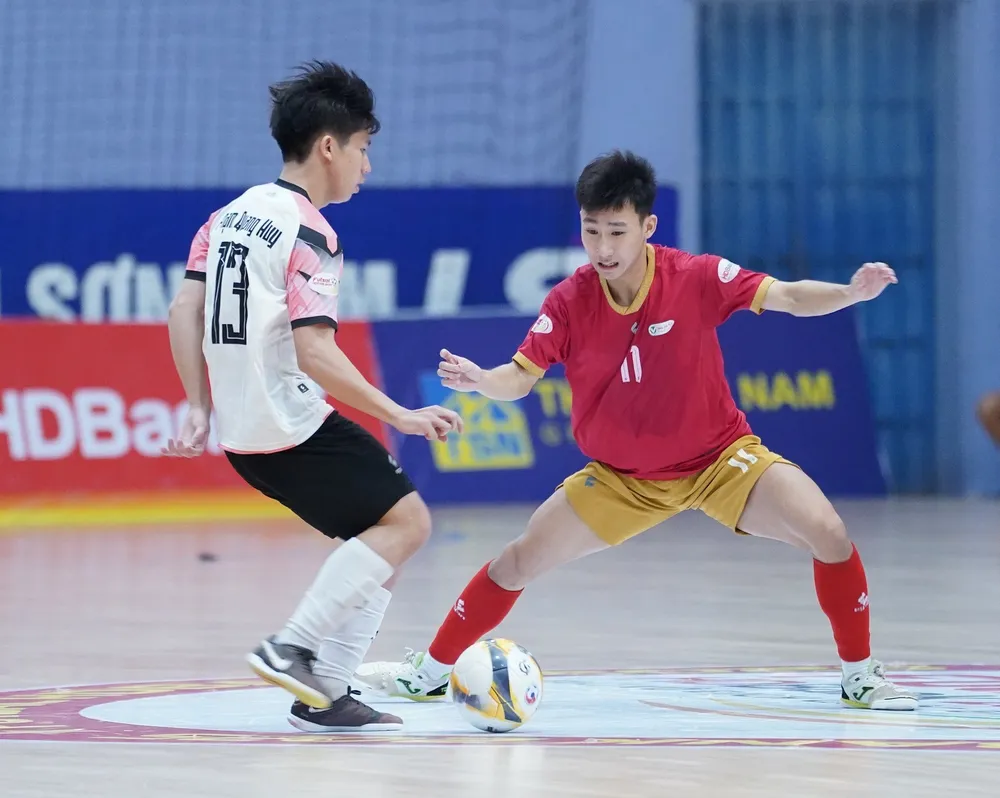 Đội Trẻ TPHCM (áo đỏ) quyết tâm đạt thành tích cao tại Futsal Cúp quốc gia 2025 508995865_689565250656840_8748373901623696490_n.jpg