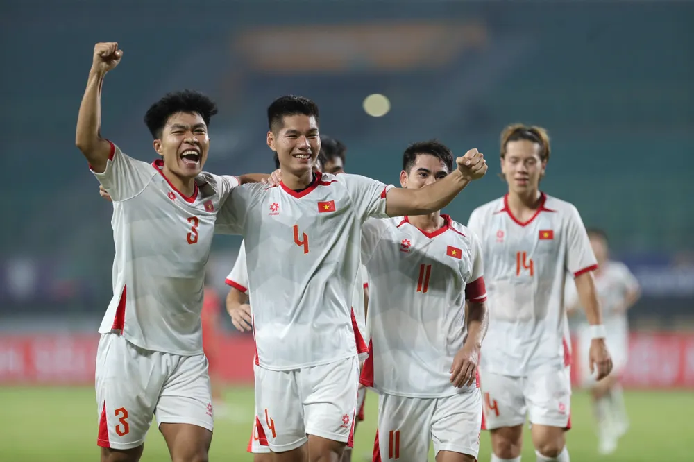 U23 Việt Nam đang có cặp trung vệ Phạm Lý Đức (số 3) và Hiểu Minh đầy tiềm năng. ẢNH: ANH KHOA z6821435565491_c767848a7d23b9e94d040c482f876fd7.jpg
