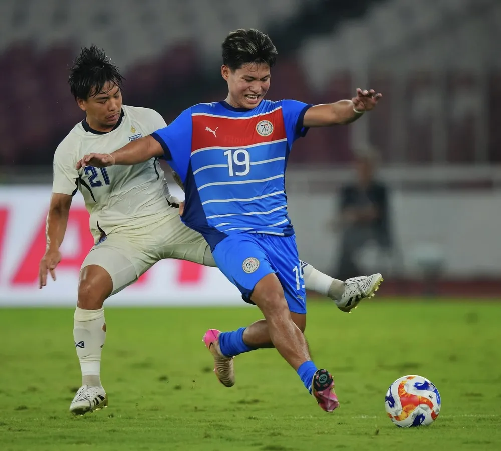 U23 Thái Lan và U23 Philippines cống hiến cho người hâm mộ cơn mưa bàn thắng. ẢNH: FAT IMG_4174.jpeg