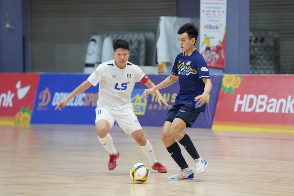 Thái Sơn Nam TPHCM (áo xanh) và Thái Sơn Bắc là hai ứng viên nặng ký cho danh hiệu Futsal Cúp Quốc gia 2025. ẢNH: ANH TRẦN