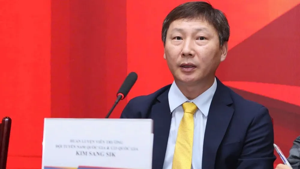 HLV Kim Sang-sik chia sẻ về sự chuẩn bị của U23 Việt Nam. ẢNH: TÂM HÀ