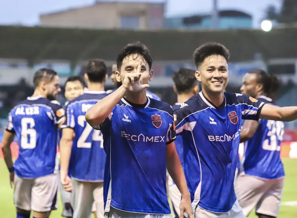 Becamex TPHCM là một trong 2 đại diện của bóng đá thành phố tham dự V-League