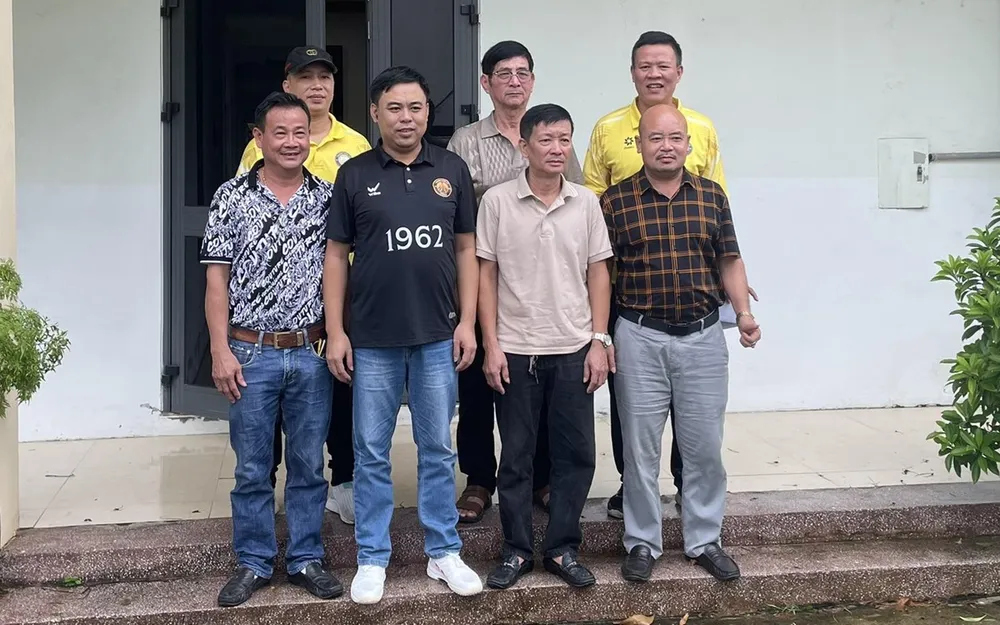 Ông Cao Hoàng Đức (áo đen) trong cuộc gặp gỡ với lãnh đạo Hội CĐV Bóng đá Thanh Hóa 