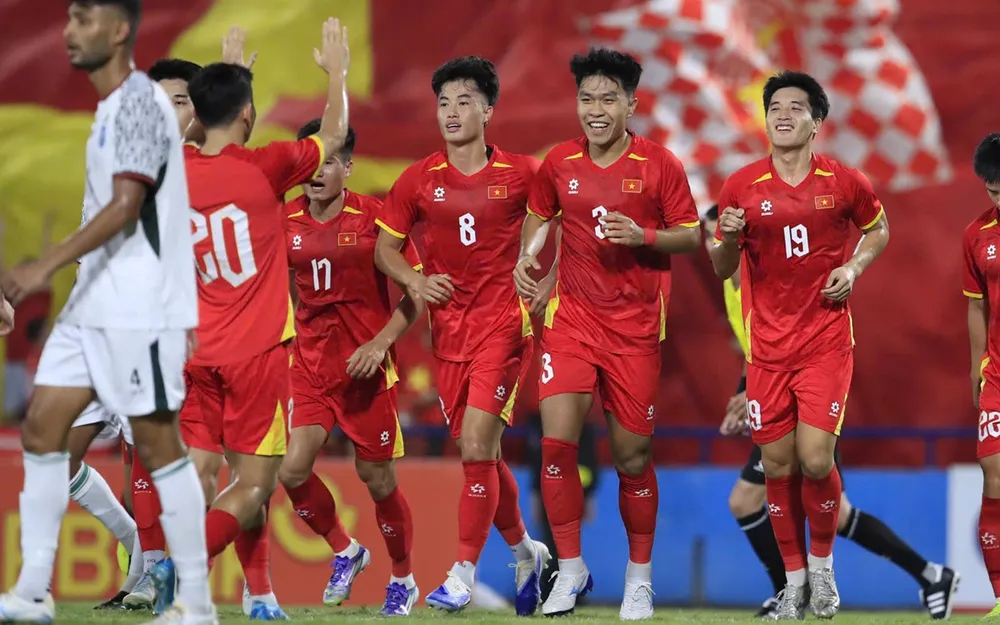 U23 Việt Nam ăn mừng bàn thắng mở điểm của Ngọc Mỹ. ẢNH: MINH HOÀNG 