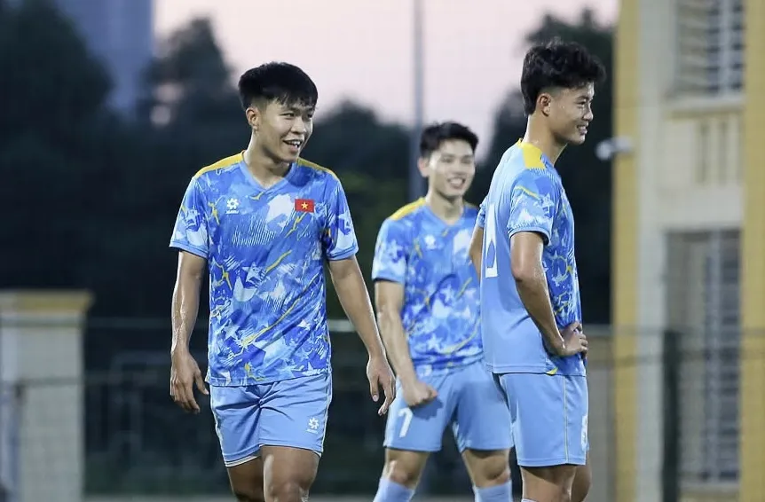 Các tuyển thủ U23 Việt Nam mang tâm lý thoải mái trước trận gặp U23 Singapore. ẢNH: XUÂN TÙNG