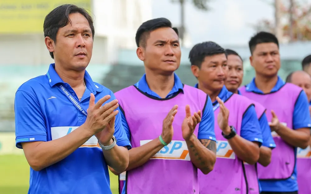 HLV Nguyễn Minh Phương trở lại với sân Bà Rịa. ẢNH: ĐÌNH TRUNG 