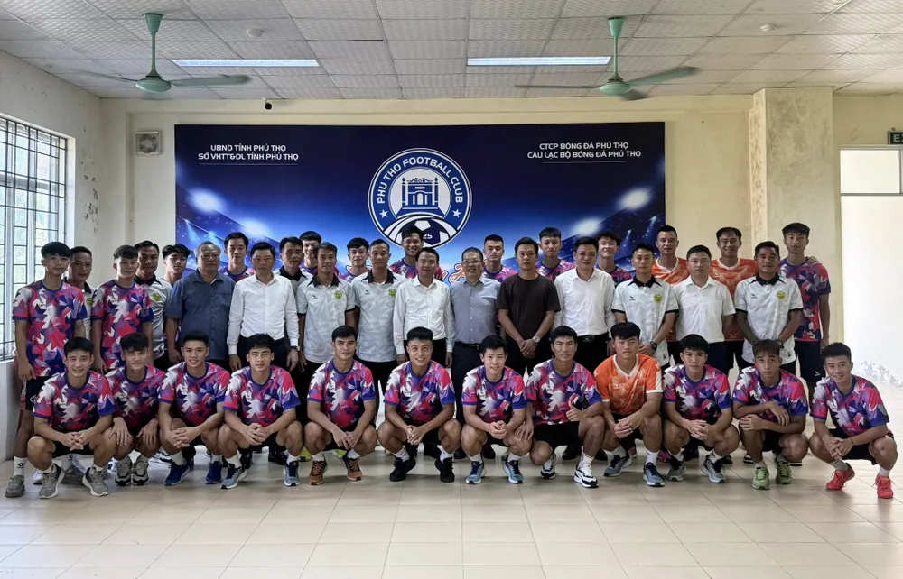 Đội Hòa Bình bỏ giải dù trước đó lãnh đạo tỉnh Phú Thọ đã đến gặp gỡ, động viên trước mùa giải 2025-2026