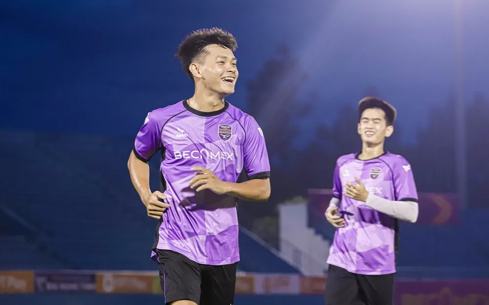 Niềm vui của Bùi Vĩ Hào khi trở lại tập luyện cùng đồng đội