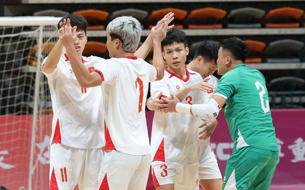 Niềm vui của đội tuyển futsal Việt Nam khi tiến gần tấm vé dự vòng chung kết Giải futsal châu Á 2026. ẢNH: ANH TRẦN 