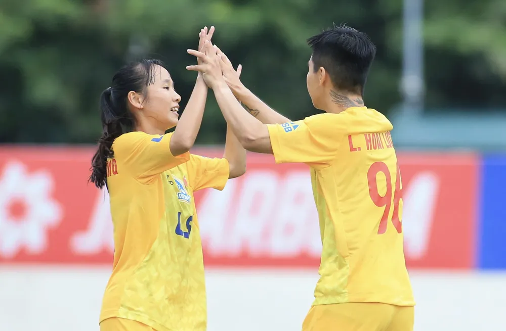 Niềm vui chiến thắng của CLB nữ TPHCM I. ẢNH: TÂM HÀ