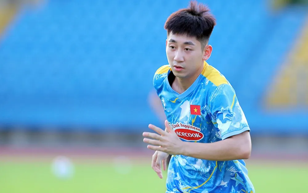 Trung vệ trẻ Nguyễn Nhật Minh lần đầu được triệu tập lên đội tuyển Việt Nam. ẢNH: HỮU ĐỆ 