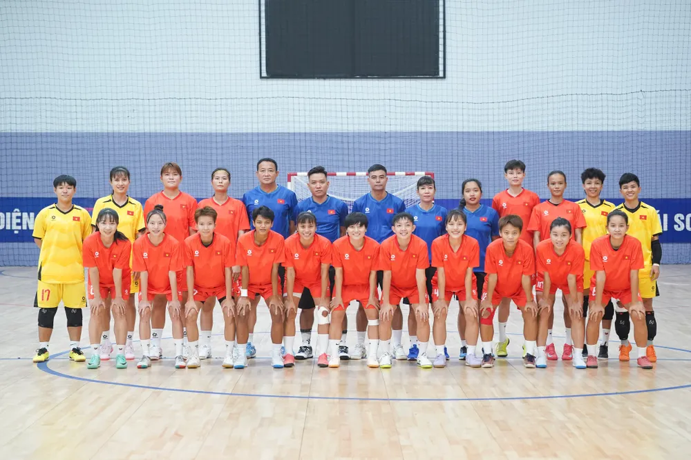 Đội tuyển futsal nữ Việt Nam hội quân trở lại chuẩn bị cho SEA Games 33. ẢNH: QUỐC KHANH