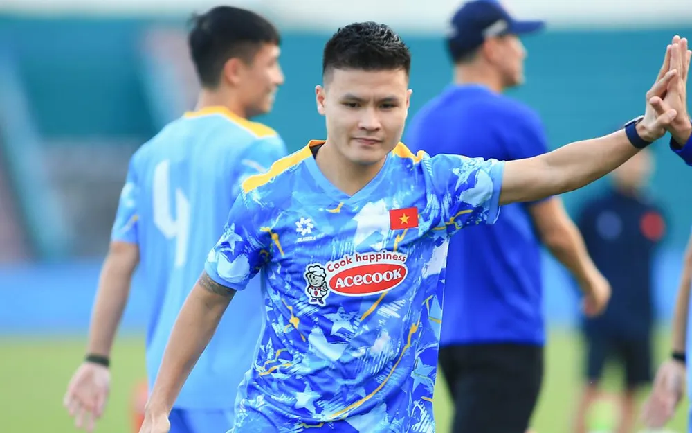 Tiền vệ Nguyễn Quang Hải trở lại giữ tấm băng đội phó của đội tuyển Việt Nam. ẢNH: TÂM HÀ 