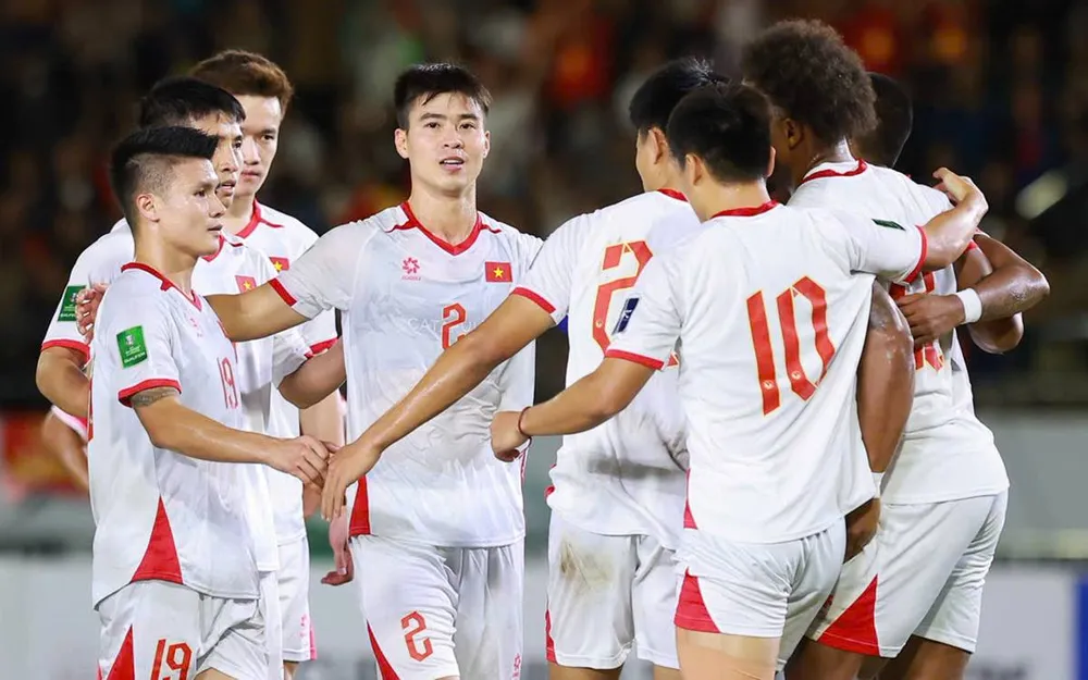 Các tuyển thủ Việt Nam thắng chật vật trước đội chủ nhà Lào. ẢNH: HẢI HOÀNG